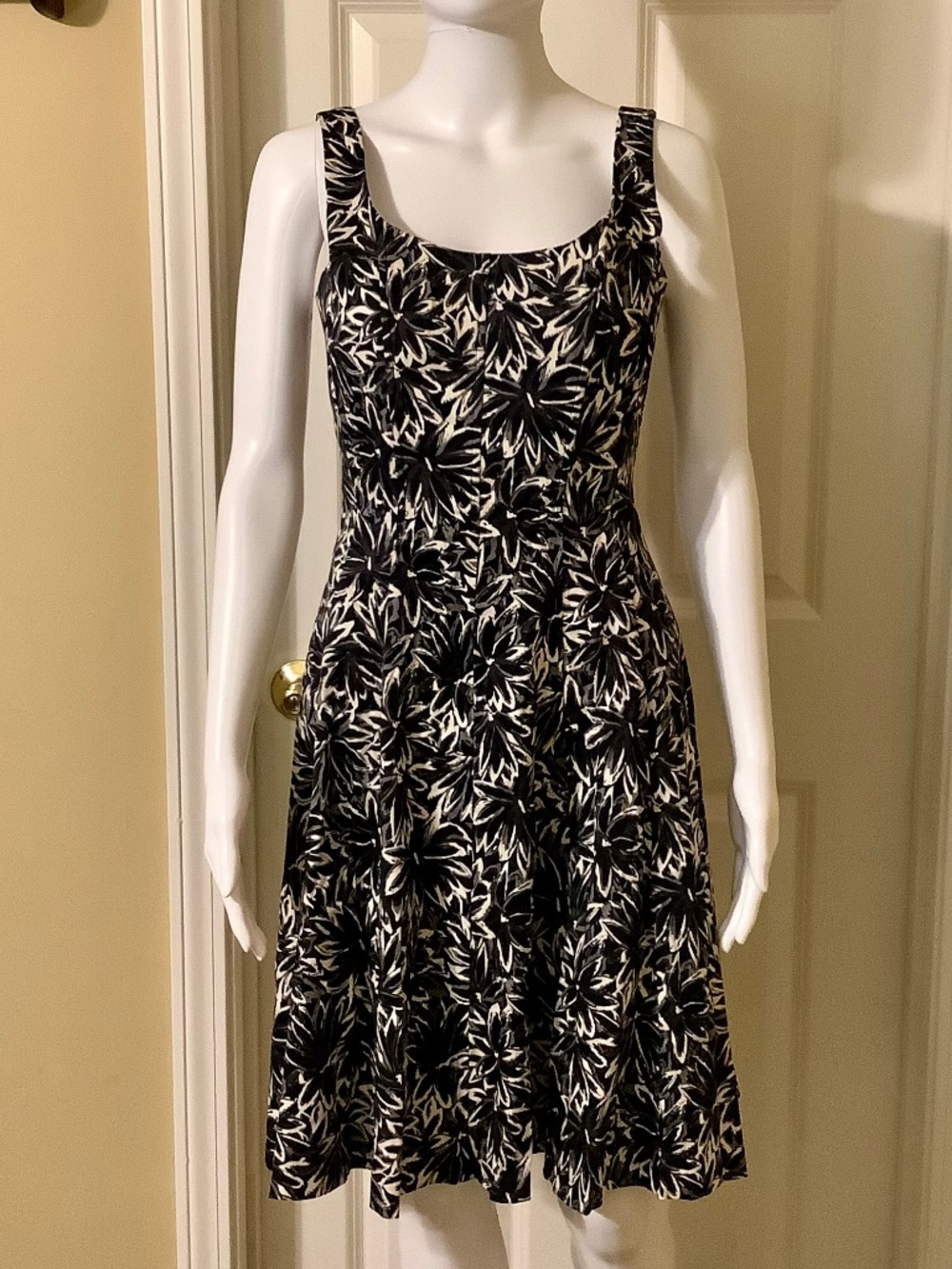 WOMEN DRESS SIZE 6
